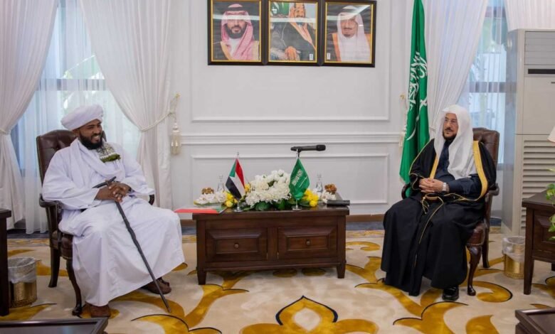 وزير الشؤون الإسلامية يلتقي وزير الشؤون الدينية والأوقاف في جمهورية السودان
