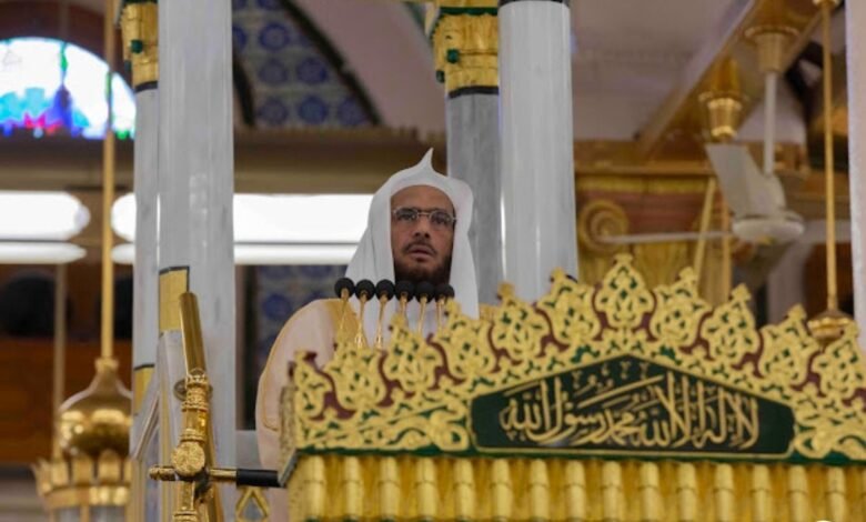 إمام المسجد النبوي: الإسلام يربي أفراده على العطاء ويجعلهم نبعًا يفيض بالخير والعطاء