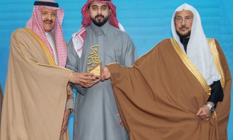 بحضور مستشار خادم الحرمين الشريفين وزير الشؤون الإسلامية يدشن الأدلة الفنية لبناء وتطوير المساجد