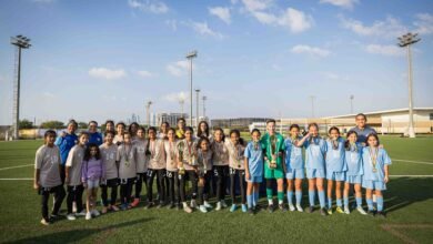 مئات اللاعبات والمشجعات يحضرن اليوم المفتوح لمدارس السيتي لكرة القدم للفتيات ويشاهدن تدريبات فريق مانشستر سيتي الأول للسيدات