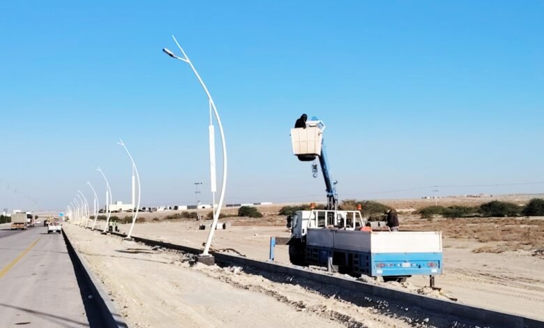 بلدية النعيرية: تبدأ أعمال تركيب 140 عامود إنارة بالمدخل الغربي للمحافظة