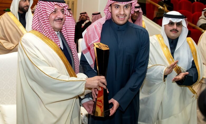 أمير المنطقة الشرقية يسلم كأس الأمير نايف بن عبدالعزيز في ميدان الفروسية بالرياض