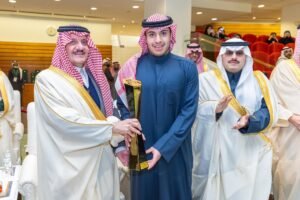 أمير المنطقة الشرقية يسلم كأس الأمير نايف بن عبدالعزيز في ميدان الفروسية بالرياض