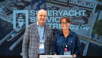 جلف كرافت تعزز قدرات مركز خدمة اليخوت الفاخرة عبر اقتناء رافعة بحرية  بوزن 600 طن من سيمولاي تكنولوجي 