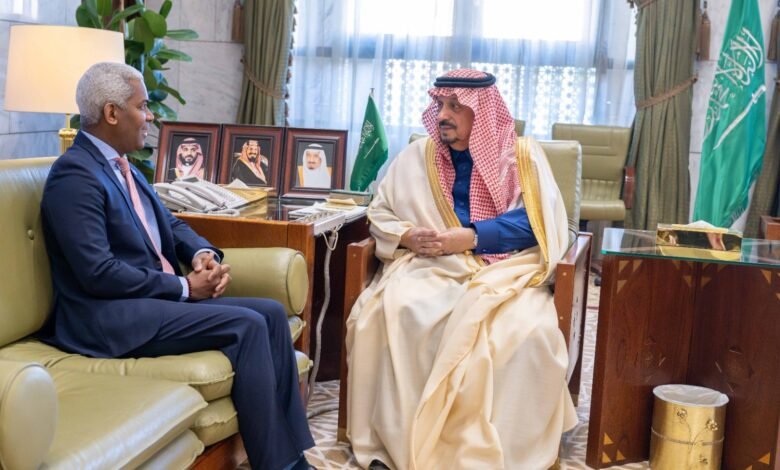 سمو أمير منطقة الرياض يستقبل سفير الدومينيكان لدى المملكة
