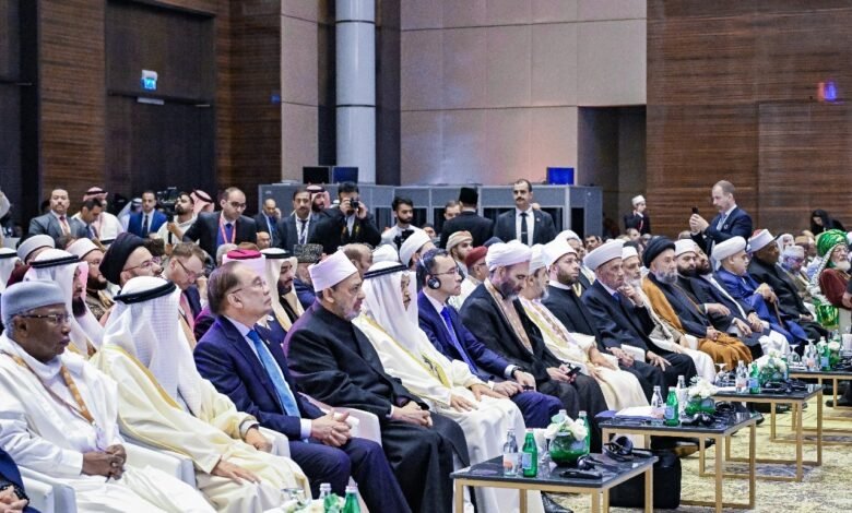 الأمين المساعد للشؤون التشريعية والقانونية بالأمانة العامة لمجلس التعاون يشارك في مؤتمر الحوار الإسلامي بالبحرين تحت عنوان "أمة واحدة، ومصير مشترك"