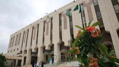 عملية جراحية نادرة تنهي معاناة فتاة الـ 13 عاما من تشوهات العمود الفقري بمستشفى النور التخصصي