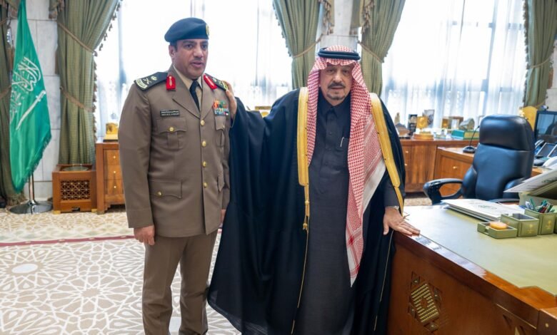 سمو أمير منطقة الرياض يقلّد مساعد مدير مرور المنطقة رتبته الجديدة