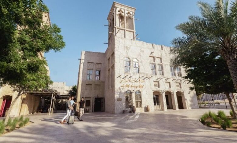 فندق السيف التراثي في دبي تجربة تراثية أصيلة يلتقي فيها عبق الماضي مع جمال خور دبي الآسر