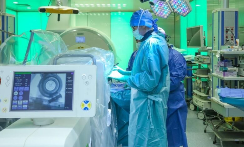 AI Brain Implant at KFSHRC Offers Parkinson’s Relief with 50% Less Medication