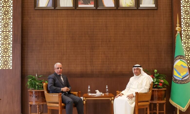 الأمين العام لمجلس التعاون يستقبل سفير الجمهورية الإسلامية الموريتانية لدى السعودية