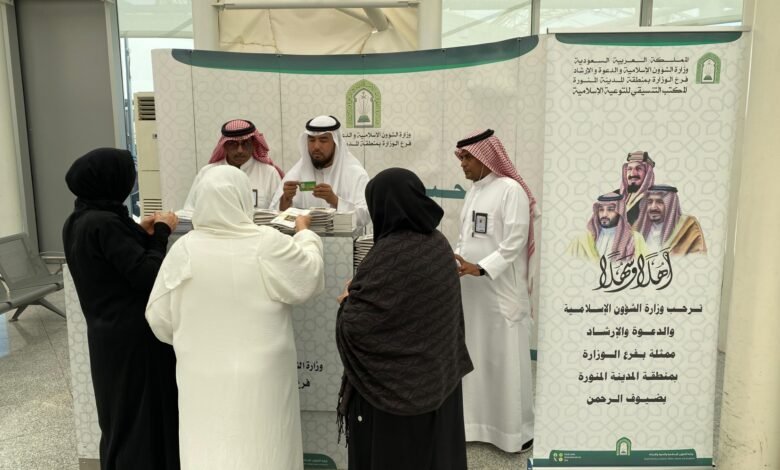 الشؤون الإسلامية بالمدينة المنورة توزع أكثر من 70 ألف مادة توعوية على ضيوف الرحمن
