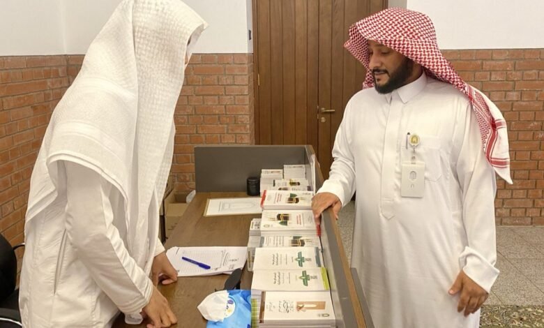 مدير عام فرع الشؤون الإسلامية بالمدينة المنورة يتفقد كاونترات المكتب التنسيقي لأعمال الوزارة بالحج في جامعي القبلتين وسيد الشهداء ومطار المدينة الدولي