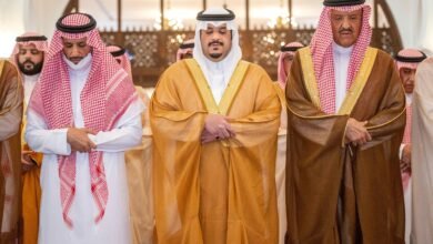 نائب أمير الرياض يؤدي صلاة الميت