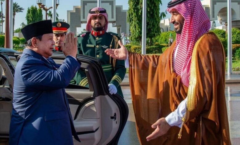 سمو ولي العهد يستقبل رئيس جمهورية إندونيسيا ويعقدان جلسة مباحثات رسمية ويرأسان الاجتماع الأول لمجلس التنسيق الأعلى السعودي الإندونيسي