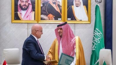 الأمير عبدالعزيز بن سعود ووزير الصحة العراقي يوقّعان مذكرة تفاهم في مجال مكافحة الاتجار غير المشروع بالمخدرات والمؤثرات العقلية والسلائف الكيميائية وتهريبها