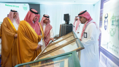 الأمير عبدالعزيز بن سعود يتابع سير العمل في وكالة وزارة الداخلية للأحوال المدنية
