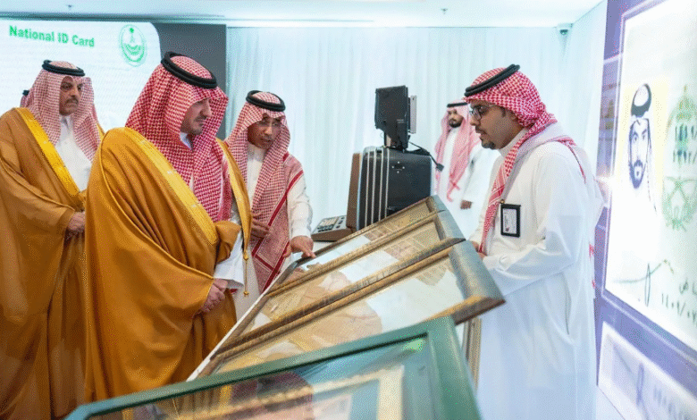 الأمير عبدالعزيز بن سعود يتابع سير العمل في وكالة وزارة الداخلية للأحوال المدنية