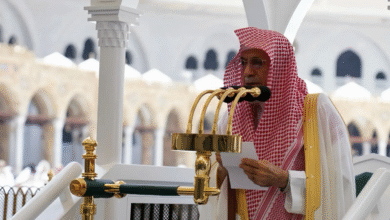 إمام وخطيب المسجد الحرام الشيخ بن حميد : من فوض أمره إلى الله كفاه، ومن سأله بصدق وإخلاص أعطاه، ومن استخاره لم يندم