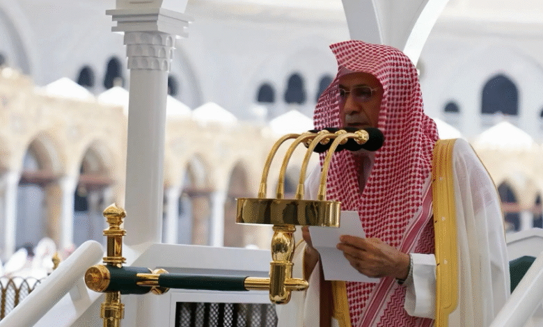 إمام وخطيب المسجد الحرام الشيخ بن حميد : من فوض أمره إلى الله كفاه، ومن سأله بصدق وإخلاص أعطاه، ومن استخاره لم يندم