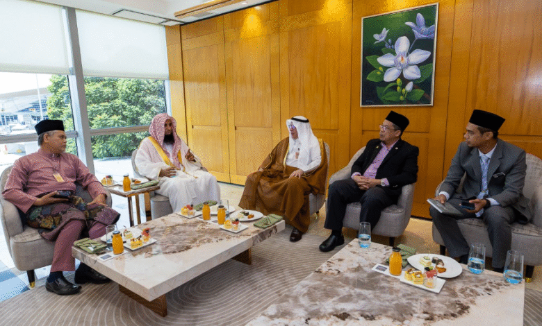 الشؤون الإسلامية تنظم زيارة رسمية لإمام المسجد النبوي الشيخ صلاح البدير إلى مملكة ماليزيا تستمر 4 أيام