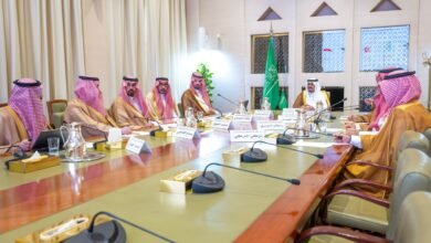 نائب أمير منطقة الرياض يرأس اجتماعًا مع وفد من شركة تطوير مطار الملك سلمان الدولي
