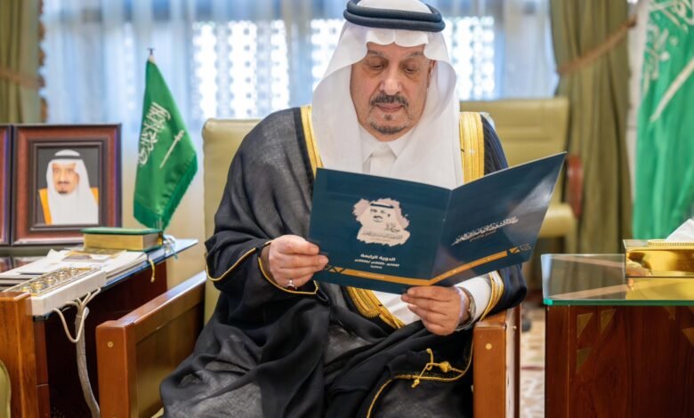 أمير منطقة الرياض يستقبل رئيس اللجنة التنفيذية لجائزة الأمير فيصل بن بندر بن عبدالعزيز للتميز والإبداع