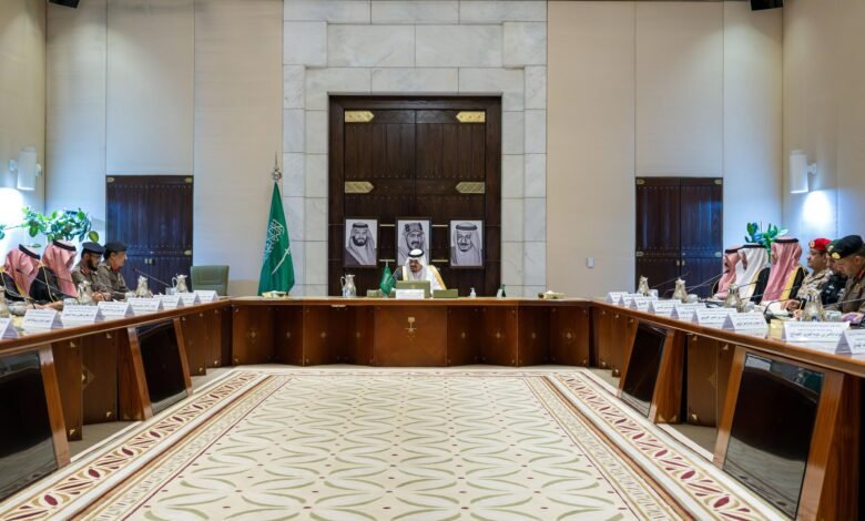 نائب أمير الرياض يرأس اجتماع اللجنة الأمنية بالمنطقة