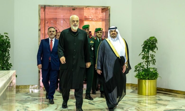 رئيس وزراء جمهورية ألبانيا يغادر الرياض وفي مقدمة مودعيه سمو نائب أمير المنطقة