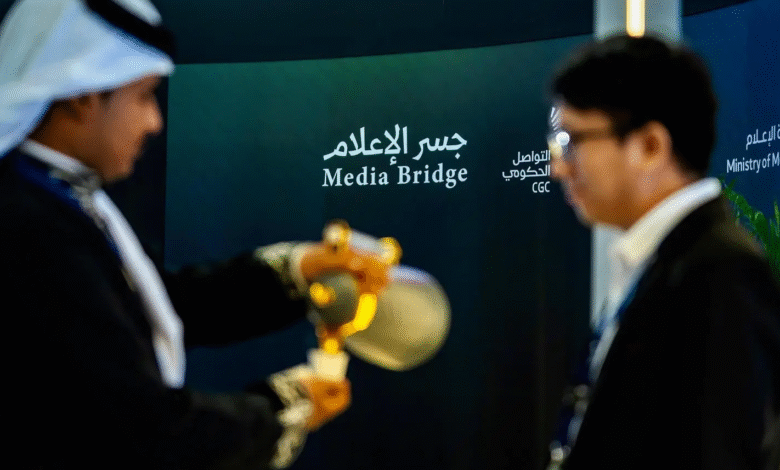 "جسر الإعلام" بملتقى الصحة العالمي.. تجربة تفاعلية توحد الإبداع الصحي والرسالة الإنسانية للإعلام