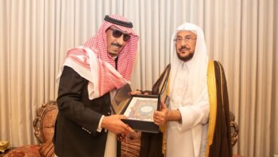 معالي وزير الشؤون الإسلامية يزور الشيخ عبدالعزيز بن عبدالكريم السبهان في منزله بحائل