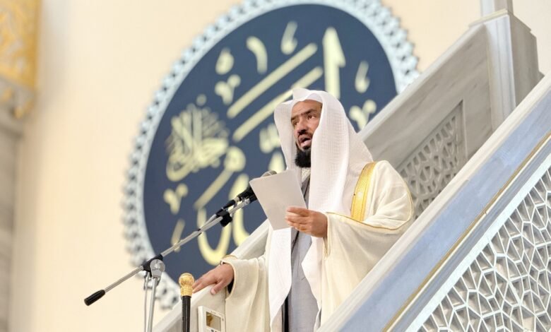 إمام وخطيب المسجد النبوي يُلقي خطبة الجمعة في المسجد الجامع بموسكو