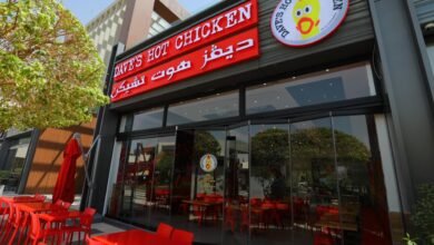 ديفز هوت تشيكن يوسع انتشاره في الرياض عبر فرعه الجديد في واجهة روشن فرونت