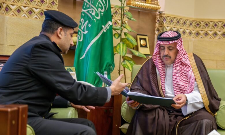وكيل إمارة الرياض يطّلع على التقرير السنوي لمركز العمليات الأمنية الموحدة (911) بالمنطقة