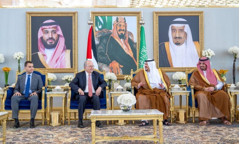 رئيس وزراء دولة فلسطين يصل إلى الرياض وفي مقدمة مستقبليه نائب أمير منطقة الرياض