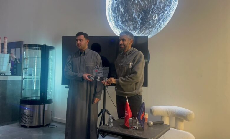 في دهاليز الجريمة: الشيباني يكشف أسرار الأدب بمقهى ديسكفري في الجبيل الصناعية