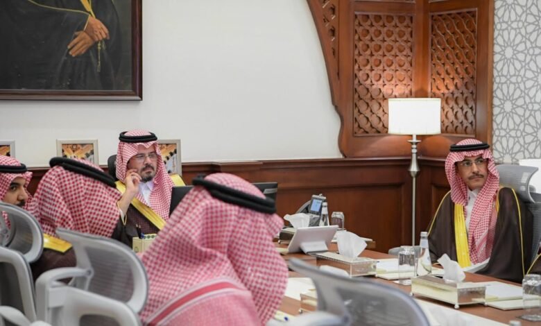 أمير المدينة المنورة يدشن مشروع "الحافلة الذكية المتنقلة"