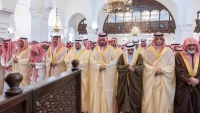 نائب أمير الرياض يؤدي صلاة الميت على عبدالله الشثري -رحمه الله-
