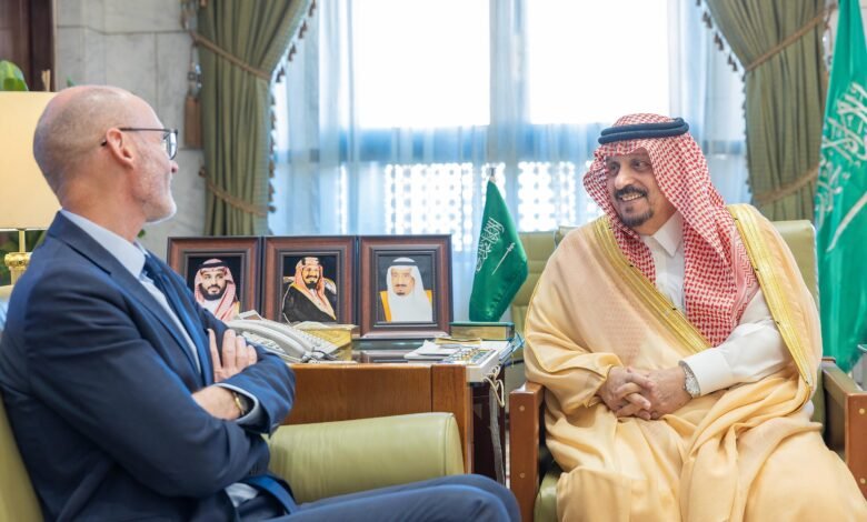 سمو أمير منطقة الرياض يستقبل سفير المملكة المتحدة المعيَّن حديثًا لدى المملكة