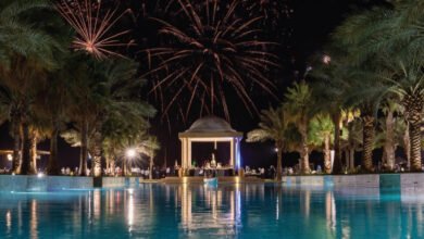 منتجع ريكسوس المعيريض رأس الخيمة يكشف عن موسم احتفالي باهر على شاطئ البحر 