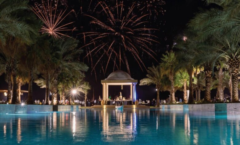 منتجع ريكسوس المعيريض رأس الخيمة يكشف عن موسم احتفالي باهر على شاطئ البحر 