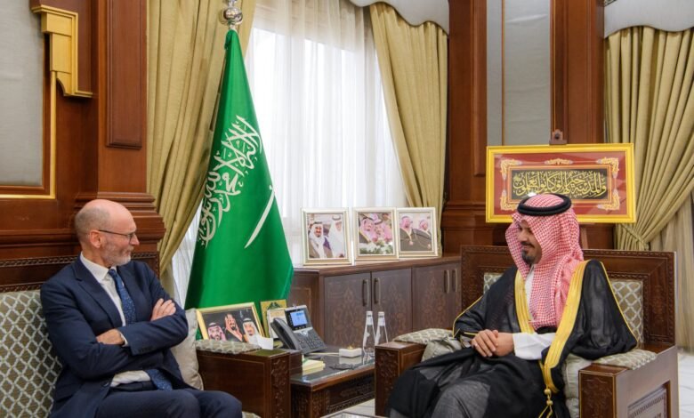 أمير منطقة المدينة المنورة يستقبل سفير المملكة المتحدة المعيَّن حديثًا لدى المملكة