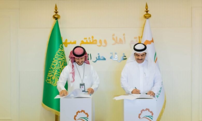 غرفة حفرالباطن وبنك التنمية الاجتماعية يوقعان اتفاقية تعاون مشترك