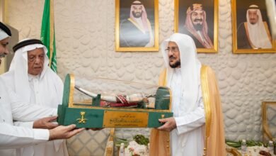 وزير الشؤون الإسلامية يزور الشيخ يحيى بن علي بالقرون شيخ قبيلة الأحلاف بمحافظة قلوة