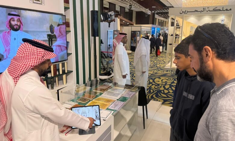 إقبال واسع على ركن وزارة الشؤون الإسلامية ضمن جناح المملكة في معرض الكويت الدولي للكتاب