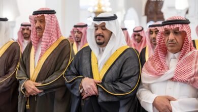 سمو نائب أمير منطقة الرياض يؤدي صلاة الميت على إبراهيم البنيان -رحمه الله-