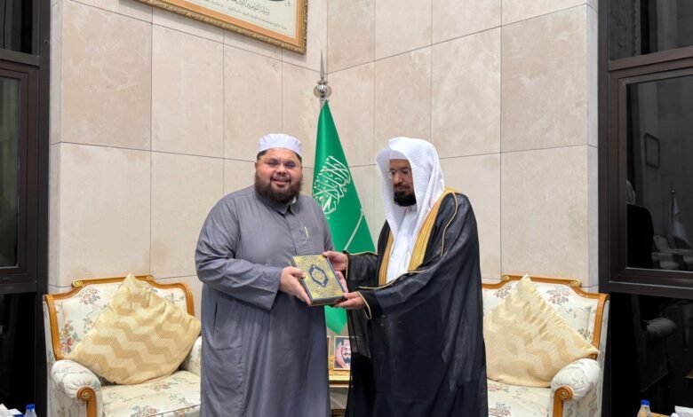 مجمع الملك فهد لطباعة المصحف الشريف يستقبل رئيس منظمة جمعية علماء باكستان