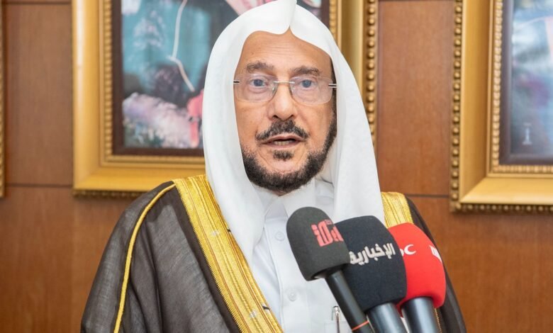 " آل الشيخ " يؤكد هذا الإنجاز يُعد “مفخرة عظيمة ودليلاً واضحاً على اهتمام القيادة الرشيدة بتمكين أبناء الوطن”، ويعلن عن تبرع المواطنين بـ 8 مليارات ريال لبناء المساجد دون أن تكلف خزينة الدولة 