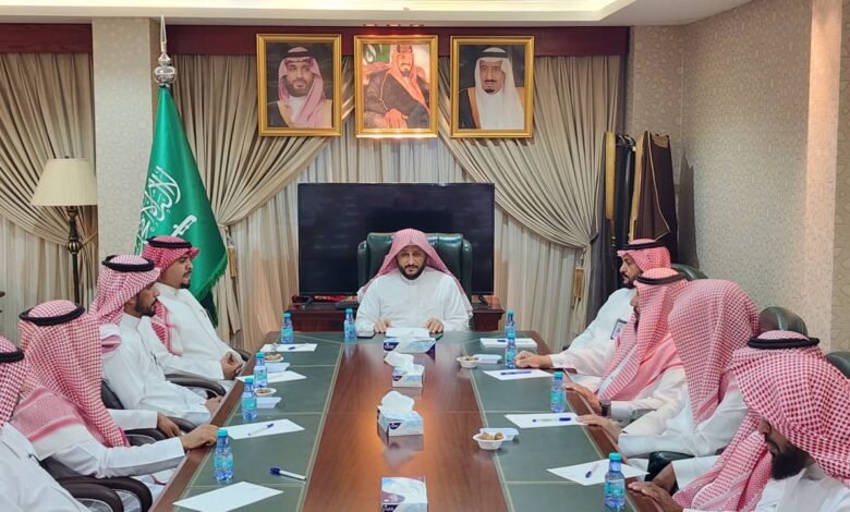 مدير عام فرع وزارة الشؤون الإسلامية بالمدينة يعقد اجتماعاً بمديري إدارات المحافظات التابعة للمنطقة وعدد من مديري الادارات والاقسام بالفرع