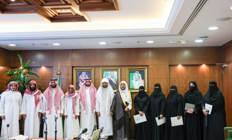 وزير الشؤون الإسلامية يشهد توقيع آخر 8 عقود للتوظيف … والوزارة تعلن اكتمال توظيف 60 ألف مواطن ومواطنة ضمن الخطة الوطنية خلال أربعة سنوات عمل فعلية